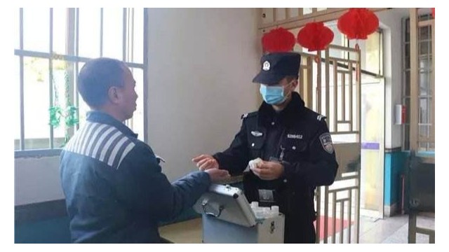 門(mén)式體溫檢測(cè)儀