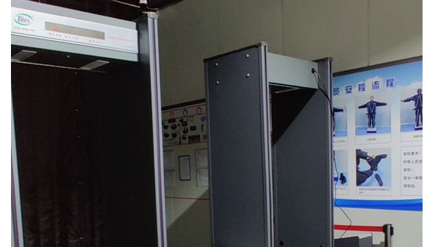 探天下監(jiān)獄金屬探測安檢門:讓一只"蚊子"也飛不進(jìn)去