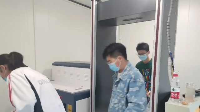 加強校園安全工作,商丘市應天高級中學啟用入校安檢系統(tǒng)