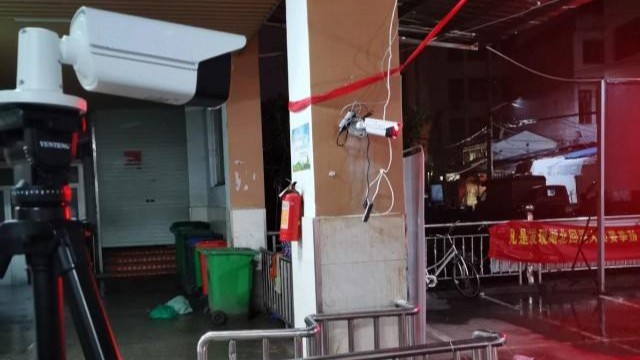 農(nóng)貿(mào)市場(chǎng)啟用熱成像智能測(cè)溫儀,非接觸保障人員順暢通行