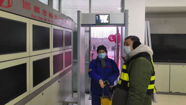 無(wú)觸測(cè)溫安檢門(mén)