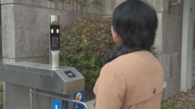人臉識別閘機(jī)