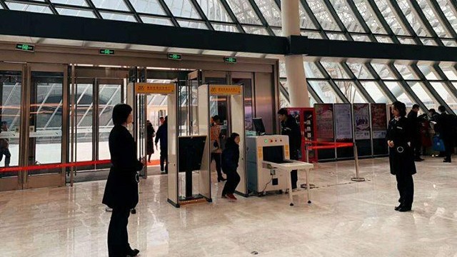 連云港保利大劇院引入劇院安檢門等安檢設備，確保場館平安有序