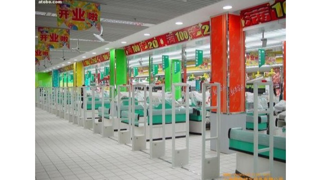 超市安檢門報警“冤枉”好人,業(yè)內人士稱安檢門選擇和保養(yǎng)很重要